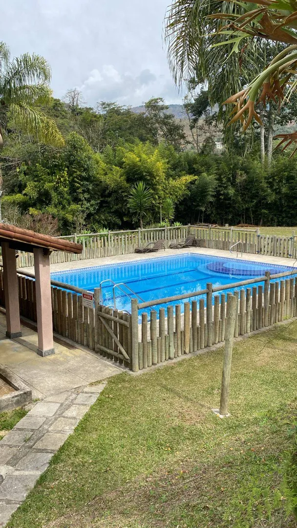 ALAMEDA BAMBUZAL, 70, UNIDADE N 15 DO CONDOMÍNIO RESIDENCIAL DO LAGO, POSSE, TERESÓPOLIS - RJ. CEP 25973-130